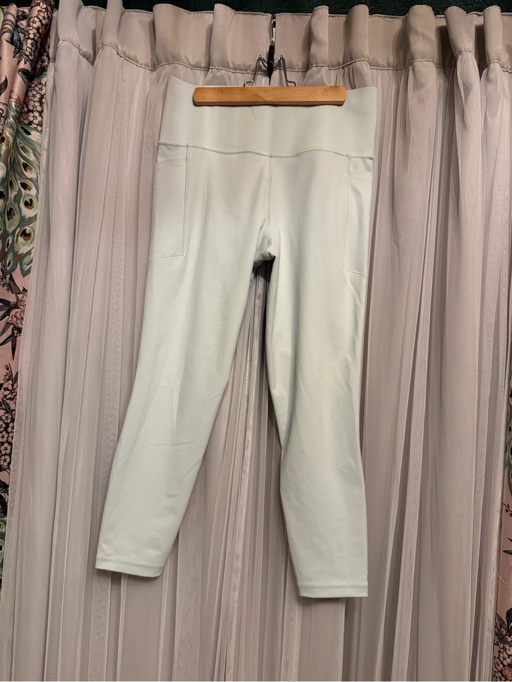 Athleta Light Mint Cropped Performance Leggings